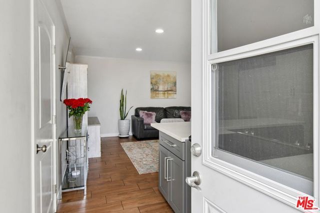 9664 Andora Avenue, Chatsworth (los Angeles), CA 91311