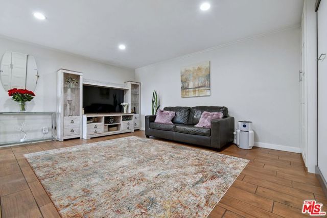 9664 Andora Avenue, Chatsworth (los Angeles), CA 91311