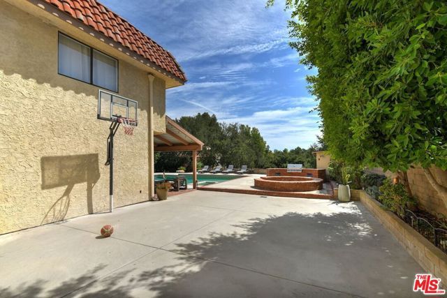 9664 Andora Avenue, Chatsworth (los Angeles), CA 91311