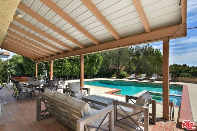 9664 Andora Avenue, Chatsworth (los Angeles), CA 91311