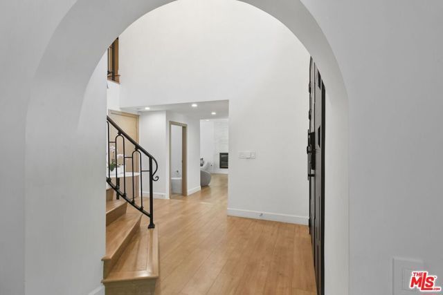 9664 Andora Avenue, Chatsworth (los Angeles), CA 91311
