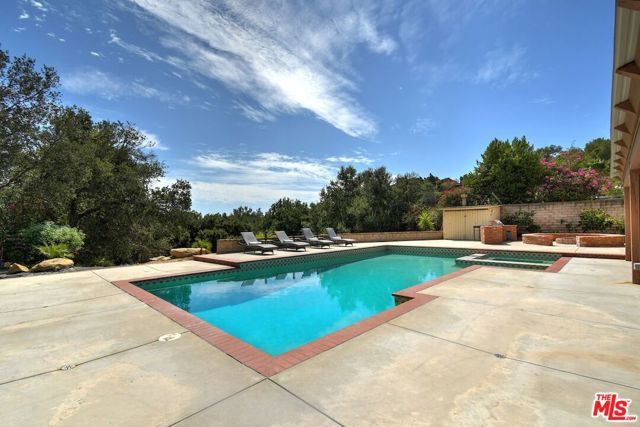9664 Andora Avenue, Chatsworth (los Angeles), CA 91311