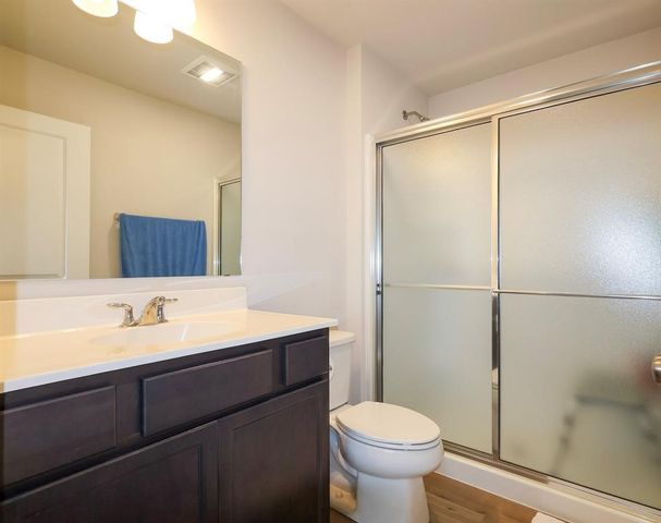 2351 Shadow Creek Circle, Des Moines, IA 50320