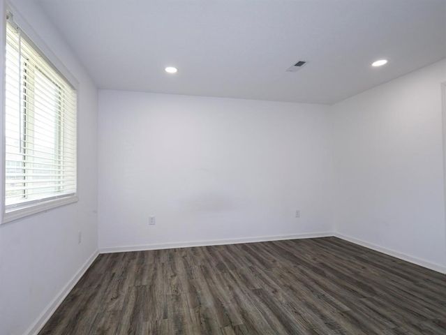 2351 Shadow Creek Circle, Des Moines, IA 50320