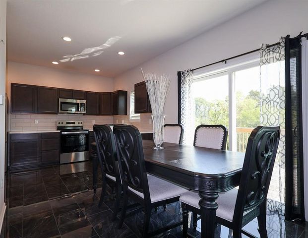 2351 Shadow Creek Circle, Des Moines, IA 50320