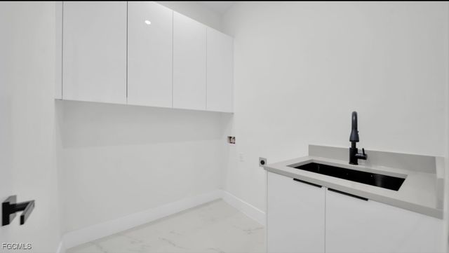 518 NW 1 LN, Cape Coral, FL 33993