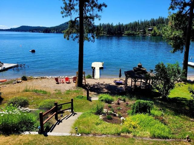 40411 North Shore Dr, Loon Lake, WA 99148