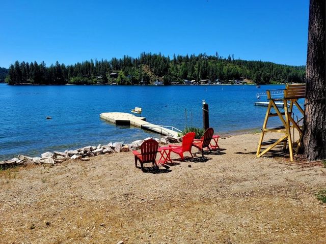 40411 North Shore Dr, Loon Lake, WA 99148