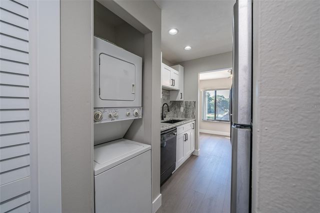 372 MOORINGS COVE DRIVE 372, Tarpon Springs, FL 34689