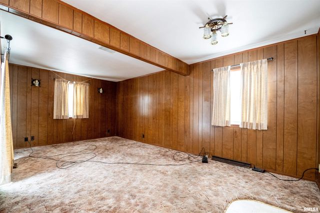 5702 N GRACELAND Drive, Peoria, IL 61614