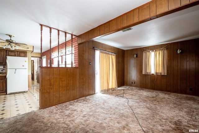 5702 N GRACELAND Drive, Peoria, IL 61614