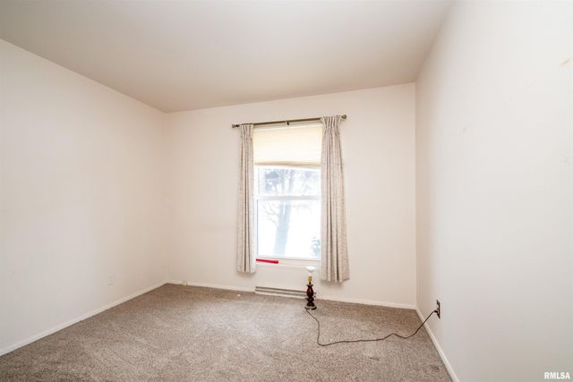 5702 N GRACELAND Drive, Peoria, IL 61614