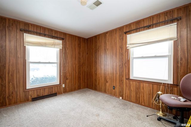 5702 N GRACELAND Drive, Peoria, IL 61614