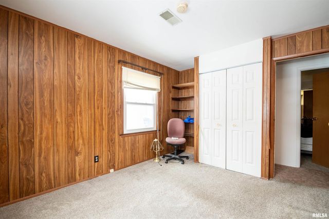 5702 N GRACELAND Drive, Peoria, IL 61614