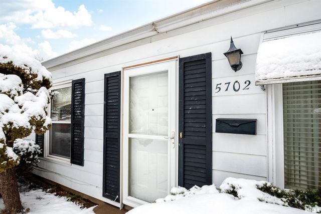 5702 N GRACELAND Drive, Peoria, IL 61614