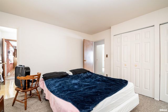 5702 N GRACELAND Drive, Peoria, IL 61614