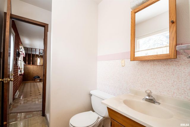 5702 N GRACELAND Drive, Peoria, IL 61614