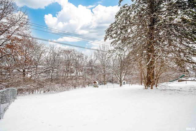 5702 N GRACELAND Drive, Peoria, IL 61614