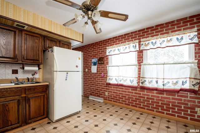 5702 N GRACELAND Drive, Peoria, IL 61614