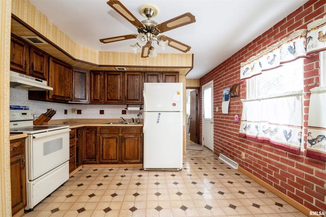 5702 N GRACELAND Drive, Peoria, IL 61614