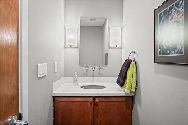 1605 Summit Street, Kansas City, MO 64108