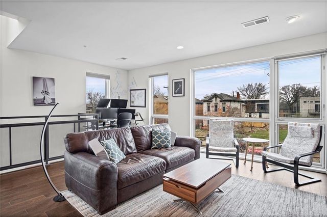 1605 Summit Street, Kansas City, MO 64108