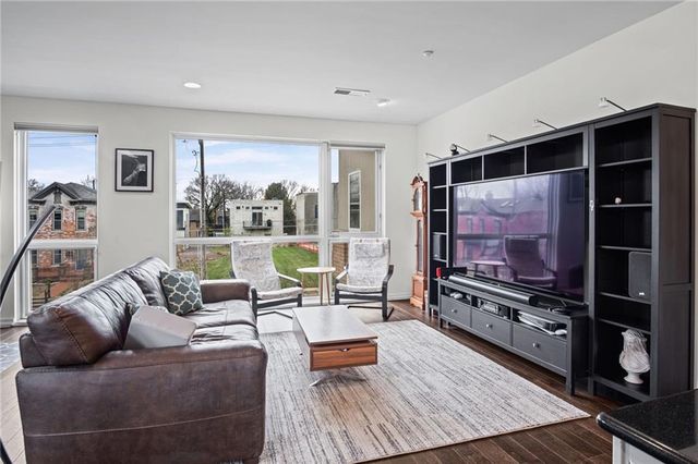 1605 Summit Street, Kansas City, MO 64108