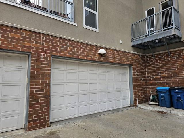 1605 Summit Street, Kansas City, MO 64108