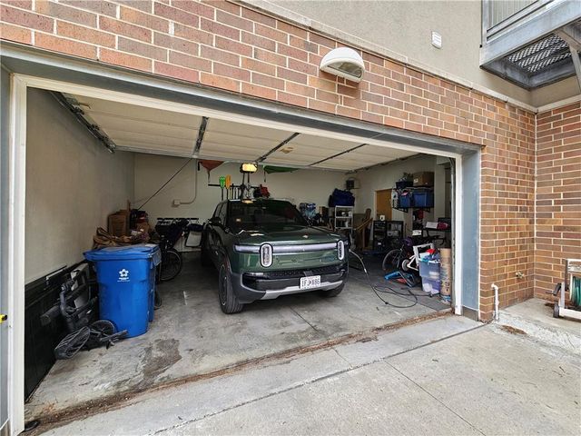 1605 Summit Street, Kansas City, MO 64108