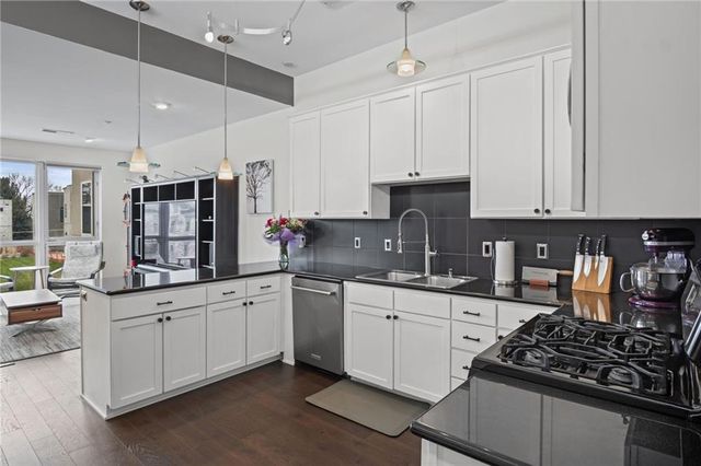 1605 Summit Street, Kansas City, MO 64108