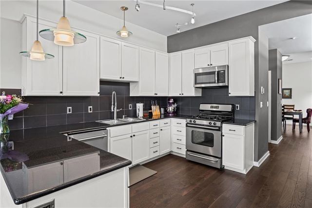 1605 Summit Street, Kansas City, MO 64108