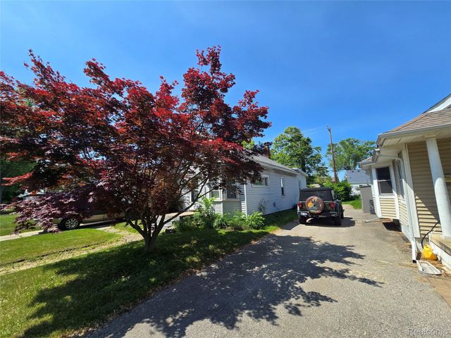 104 Charlevoix Street, Clawson, MI 48017