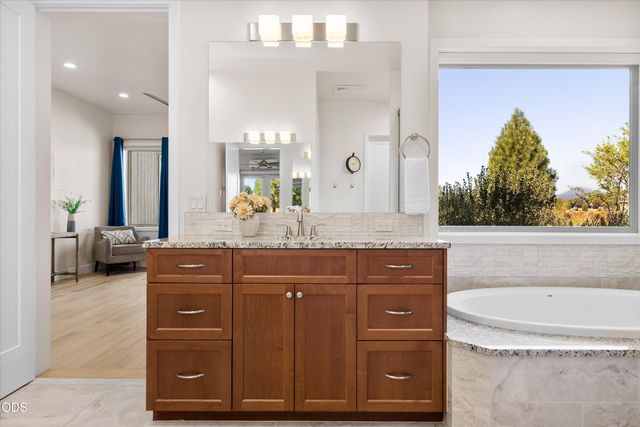 61649 Hosmer Lake Drive, Bend, OR 97702
