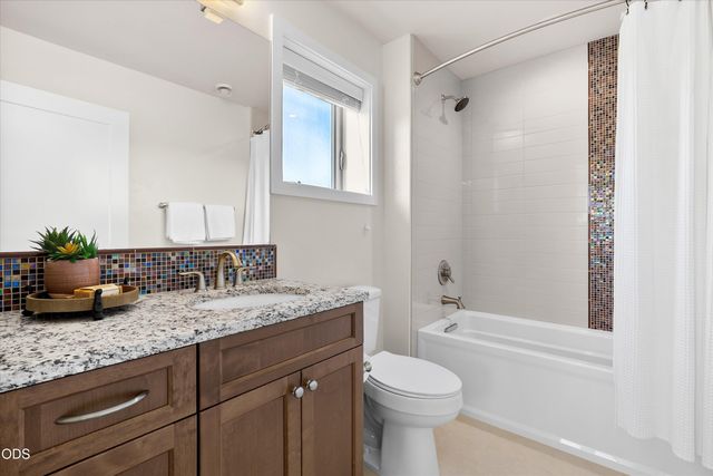 61649 Hosmer Lake Drive, Bend, OR 97702