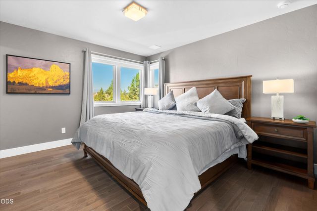 61649 Hosmer Lake Drive, Bend, OR 97702
