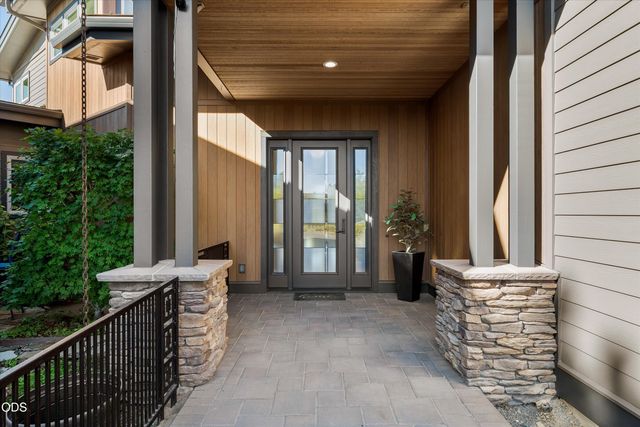 61649 Hosmer Lake Drive, Bend, OR 97702