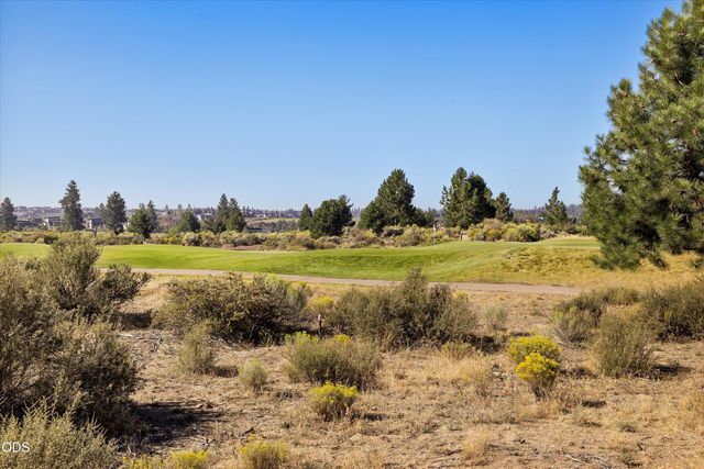 61649 Hosmer Lake Drive, Bend, OR 97702
