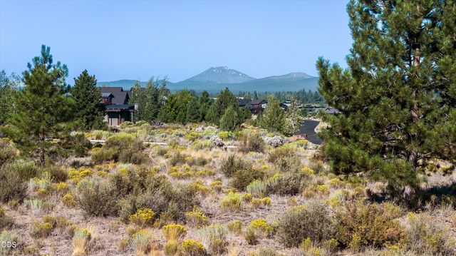 61649 Hosmer Lake Drive, Bend, OR 97702