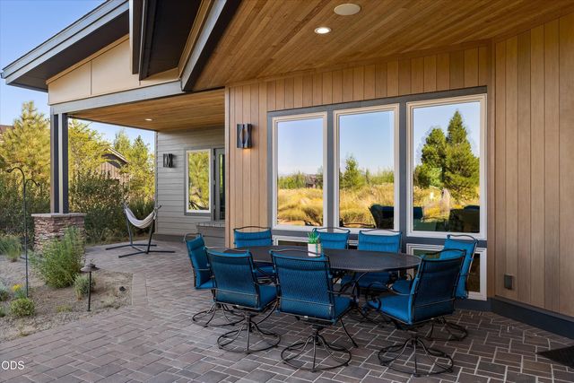 61649 Hosmer Lake Drive, Bend, OR 97702