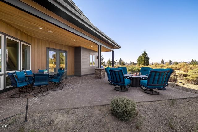 61649 Hosmer Lake Drive, Bend, OR 97702