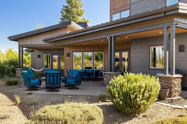 61649 Hosmer Lake Drive, Bend, OR 97702