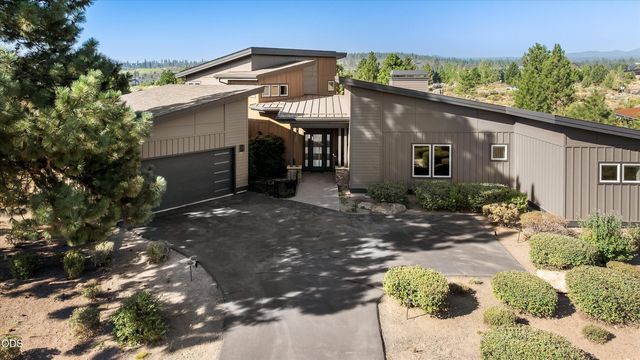 61649 Hosmer Lake Drive, Bend, OR 97702