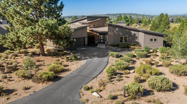 61649 Hosmer Lake Drive, Bend, OR 97702