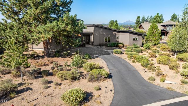 61649 Hosmer Lake Drive, Bend, OR 97702