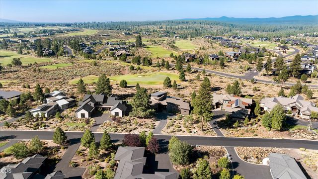 61649 Hosmer Lake Drive, Bend, OR 97702