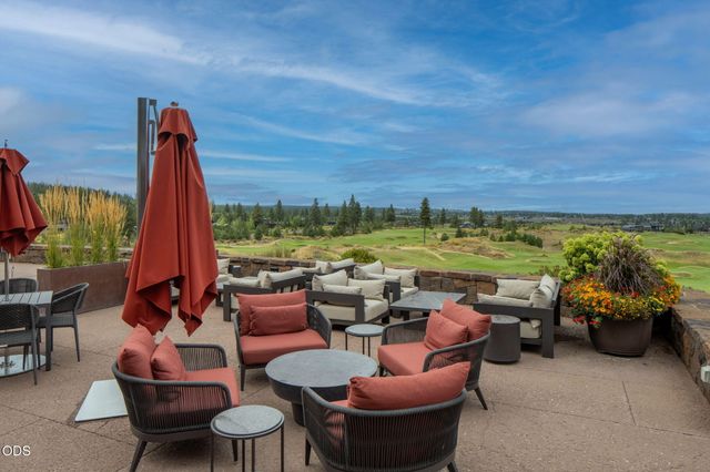 61649 Hosmer Lake Drive, Bend, OR 97702