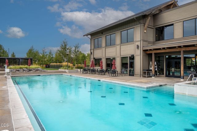 61649 Hosmer Lake Drive, Bend, OR 97702