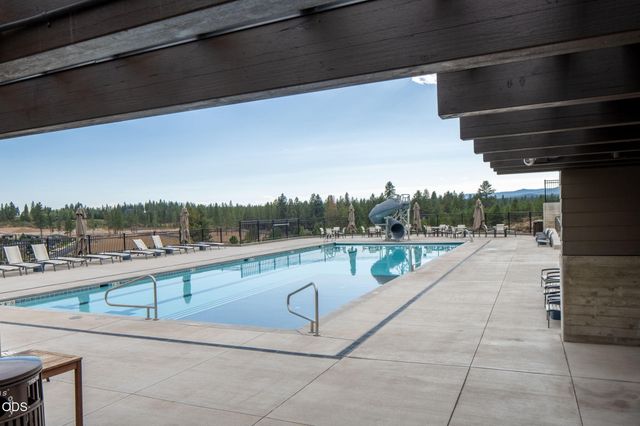 61649 Hosmer Lake Drive, Bend, OR 97702