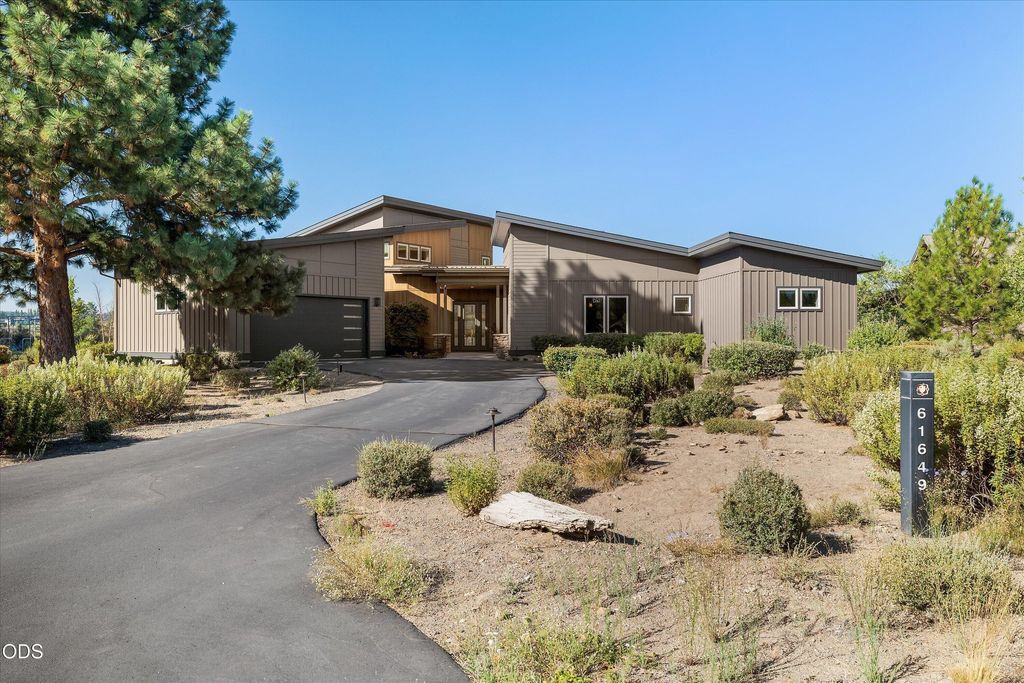 61649 Hosmer Lake Drive, Bend, OR 97702