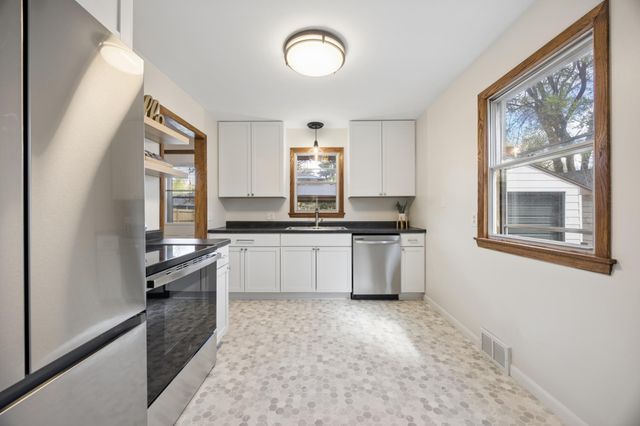 5322 53rd Avenue N, Crystal, MN 55429